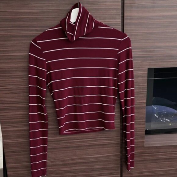 Forever 21 Turtleneck - Picture 2 of 5